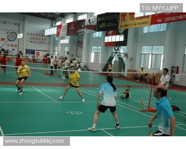 广州羽毛球队战术解析:如何在比赛中提升团队协作与个人技术 广州羽毛球队战术解析:如何在比赛中提升团队协作与个人技术