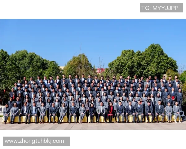 耐克足球巨星齐聚一堂展现团队精神与运动魅力的精彩合影