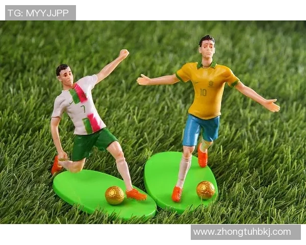 足球明星小版手办带你领略球场魅力与收藏乐趣的完美结合 足球明星小版手办带你领略球场魅力与收藏乐趣的完美结合